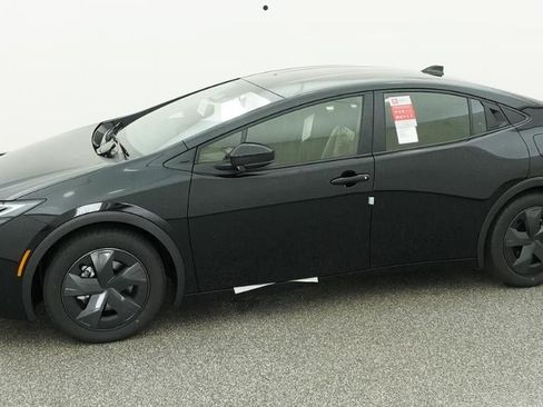 New 2026 Toyota Prius Plug-In Hybrid FWD image 2