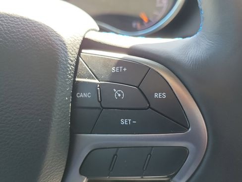 Used 2019 Jeep Grand Cherokee Laredo image 18