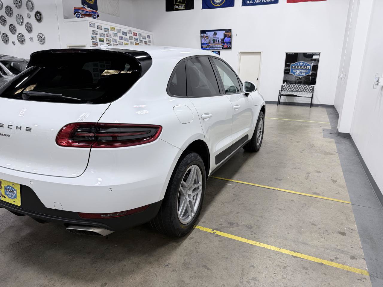 Used 2018 Porsche Macan AWD/4WD image 22