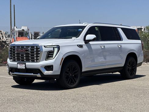 New 2026 GMC Yukon XL Denali w/ Denali Reserve Package AWD/4WD image 6