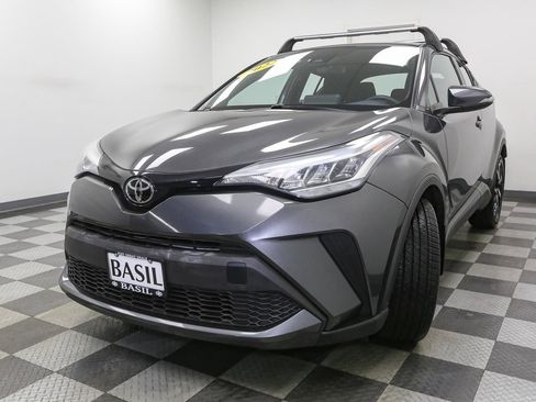 Used 2022 Toyota C-HR XLE image 4