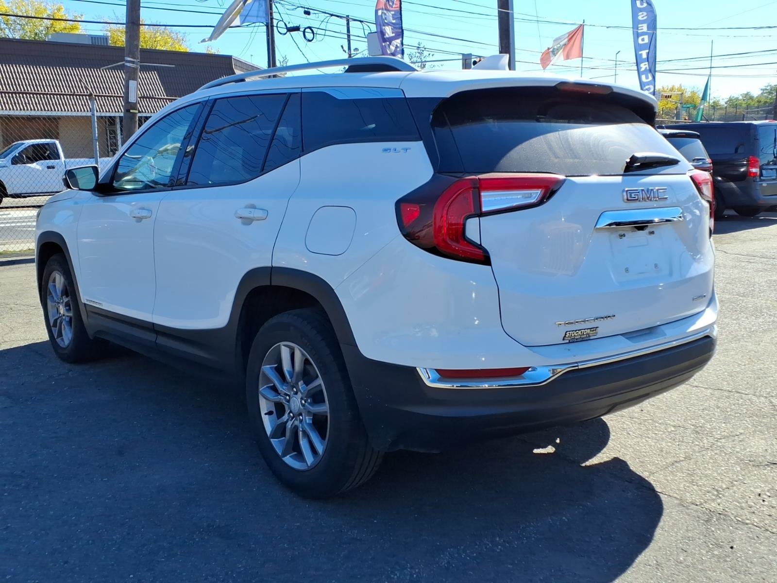 Used 2022 GMC Terrain SLT AWD/4WD image 5