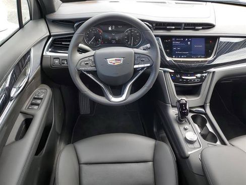 Certified 2025 Cadillac XT6 Premium Luxury FWD image 18