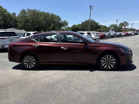 Used 2025 Nissan Altima 2.5 SV FWD image 6