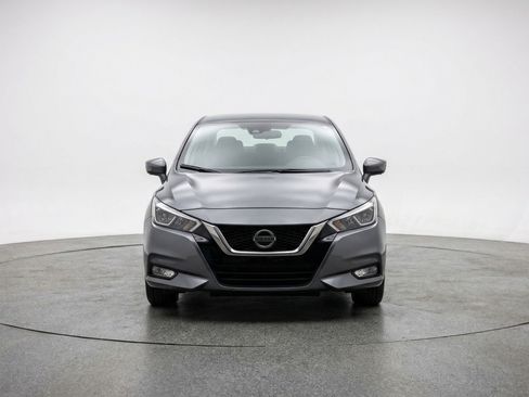 Used 2025 Nissan Versa SV image 2