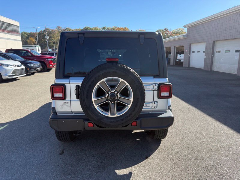 Used 2022 Jeep Wrangler Unlimited Sahara w/ Cold Weather Group AWD/4WD image 13