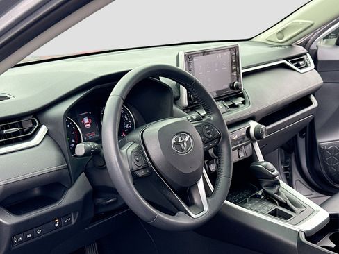 Used 2019 Toyota RAV4 XLE Premium image 4