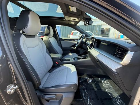 Used 2025 Volkswagen Tiguan SE R-Line AWD/4WD image 27
