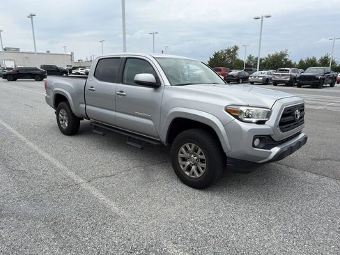 Used 2016 Toyota Tacoma SR5 w/ SR5 Appearance Package (SN) AWD/4WD image 8