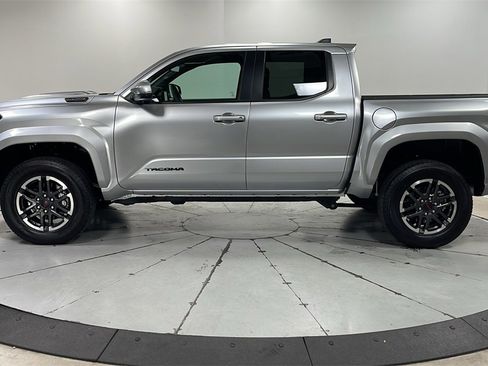 Used 2025 Toyota Tacoma TRD Sport image 8