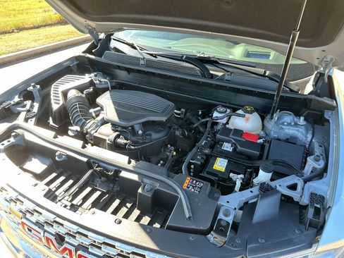 Used 2023 GMC Acadia Denali image 26