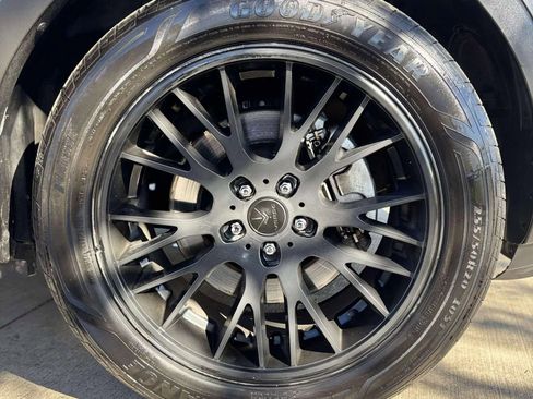 Used 2018 Ford Explorer XLT w/ Equipment Group 202A image 19