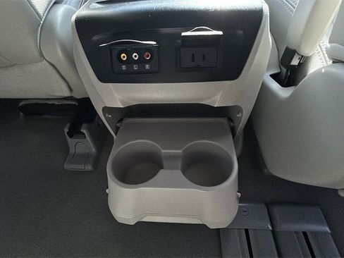 Used 2012 Toyota Sienna XLE w/ Entertainment Pkg image 33