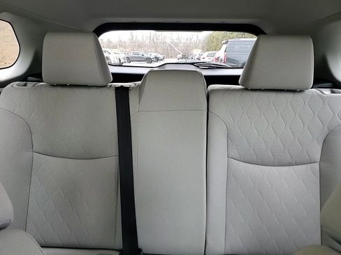 Used 2025 Toyota Corolla Cross LE image 21