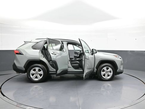 Certified 2020 Toyota RAV4 XLE w/ Convenience Package AWD/4WD image 43