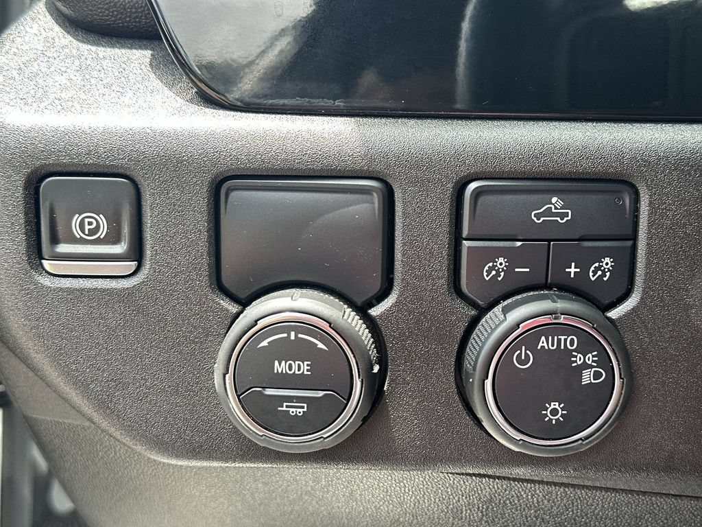 Used 2025 Chevrolet Silverado 1500 LT RWD image 29