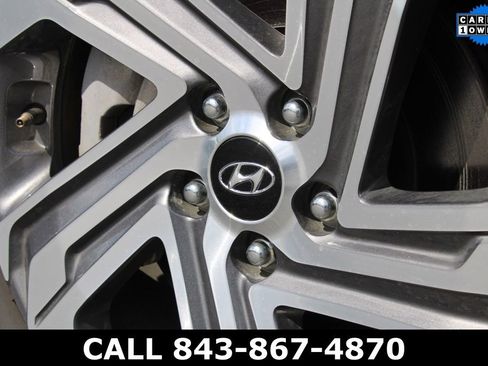 Used 2023 Hyundai Santa Fe SEL image 16