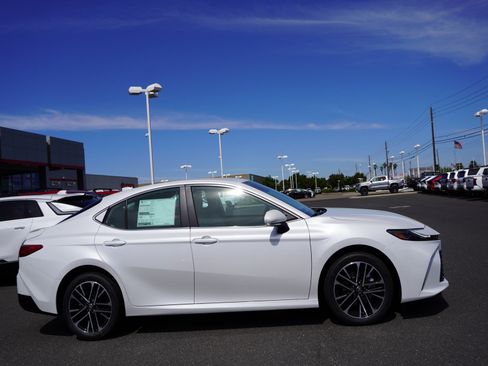 New 2026 Toyota Camry XLE image 4