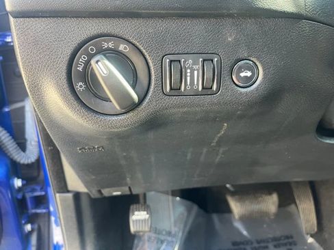 Used 2022 Dodge Charger SXT w/ Plus Group RWD image 18