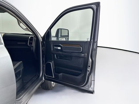 Used 2024 RAM 2500 Laramie image 33