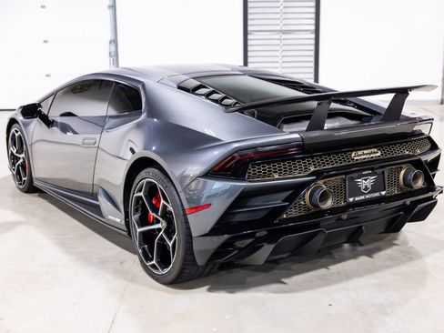 Used 2021 Lamborghini Huracan EVO RWD image 7