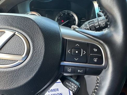 Used 2020 Lexus LX 570 4WD w/ Luxury Package image 17