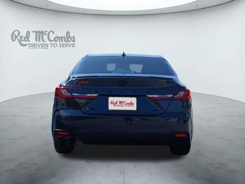 Used 2025 Toyota Camry SE image 4