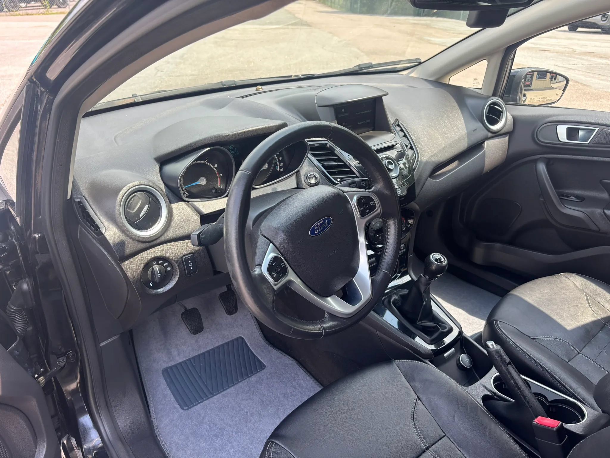 Used 2014 Ford Fiesta Titanium w/ Exterior Protection Package FWD image 10
