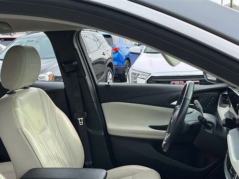 Used 2024 Buick Encore GX Avenir w/ Avenir Convenience Package image 2