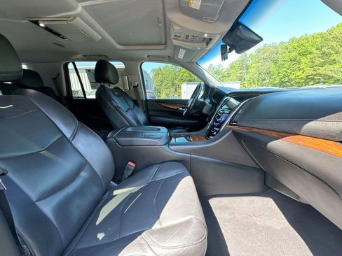 Used 2017 Cadillac Escalade Premium Luxury AWD/4WD image 32