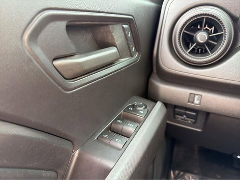 Used 2023 Chevrolet Colorado Trail Boss w/ Technology Package AWD/4WD image 34