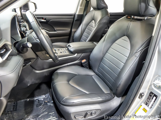 Used 2020 Toyota Highlander XLE AWD/4WD image 10