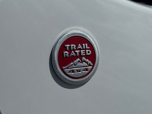 Used 2018 Jeep Cherokee Trailhawk w/ Cold Weather Group AWD/4WD image 30