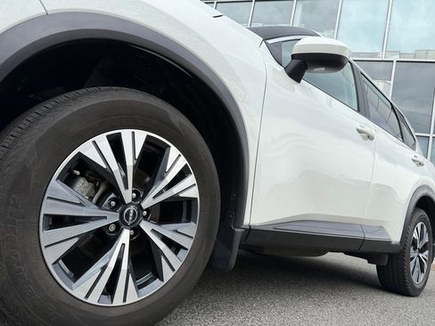 Used 2023 Nissan Rogue SV image 10