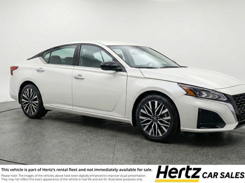 Used 2025 Nissan Altima 2.5 SV image 1