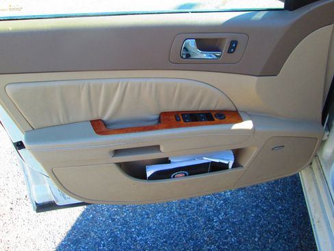 Used 2006 Cadillac STS 4dr Sdn V8 w/ Preferred Equipment Group image 9