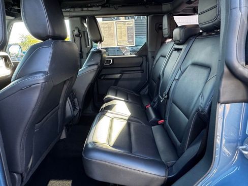 Used 2025 Ford Bronco Outer Banks image 4