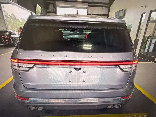Used 2023 Lincoln Aviator Reserve w/ Equipment Group 201A RWD image 5