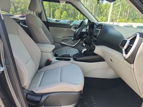 Used 2024 Kia Soul LX image 17