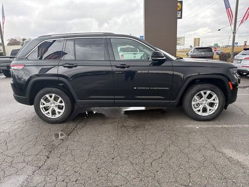 Used 2023 Jeep Grand Cherokee Limited image 2