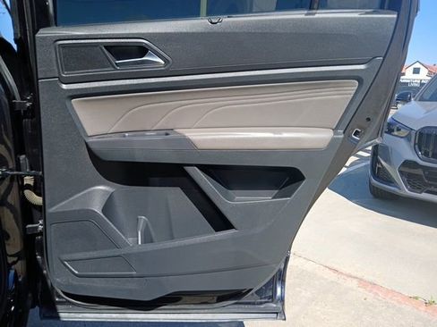 Used 2021 Volkswagen Atlas SE w/ Panoramic Sunroof Package image 11