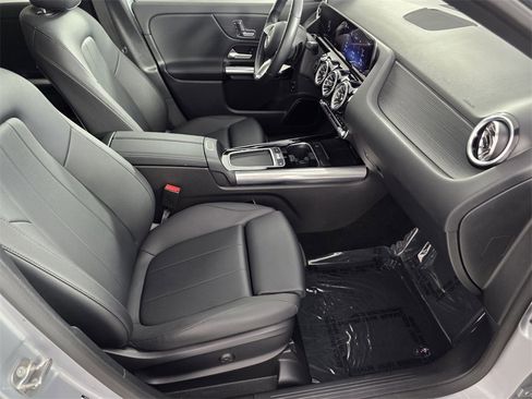 Certified 2025 Mercedes-Benz GLA 250 image 29