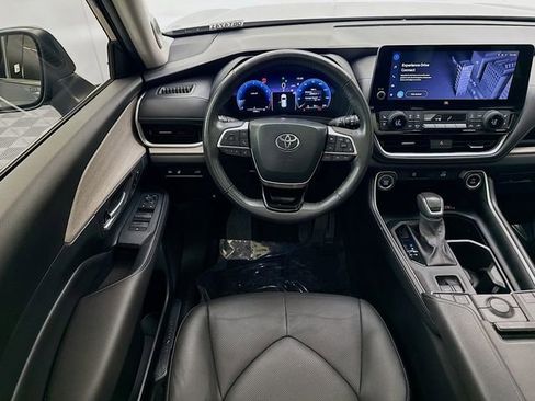 Used 2024 Toyota Grand Highlander FWD image 24