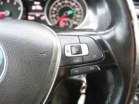 Used 2019 Volkswagen Golf S AWD/4WD image 17