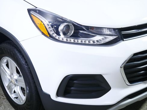Certified 2019 Chevrolet Trax LT w/ Driver Confidence Package AWD/4WD image 16