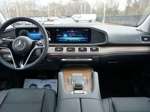 New 2026 Mercedes-Benz GLS 450 4MATIC image 17