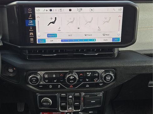 Used 2024 Jeep Gladiator Sport AWD/4WD image 11
