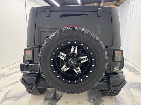 Used 2012 Jeep Wrangler Unlimited Rubicon AWD/4WD image 7