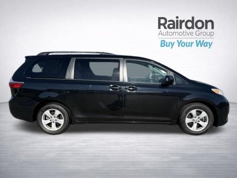 Used 2015 Toyota Sienna LE FWD image 8