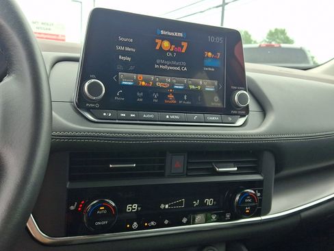 Used 2023 Nissan Rogue SV w/ SV Premium B Package AWD/4WD image 19